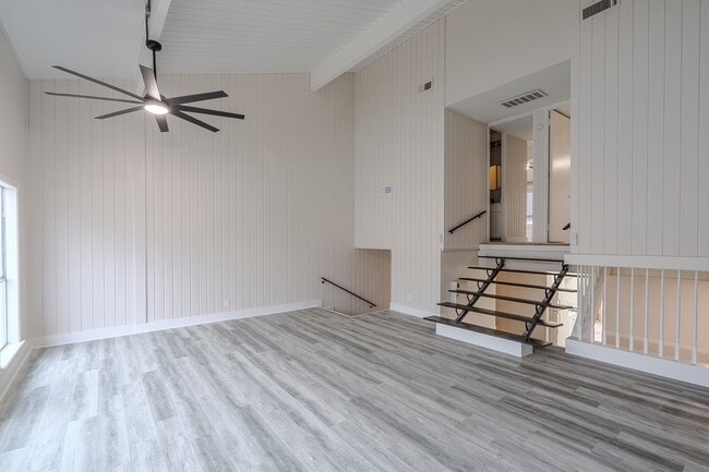 Photo - 19 Lakeway St