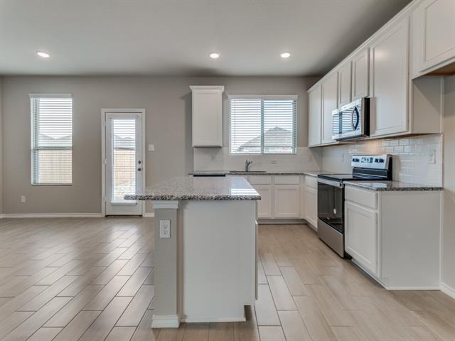 Photo - 920 Ravenwood Ln