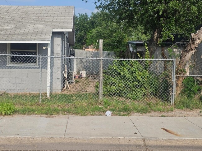 Photo - 2419 Sanchez St