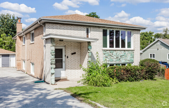 Building Photo - 7840 Cronin Ave Unit 1 Rental