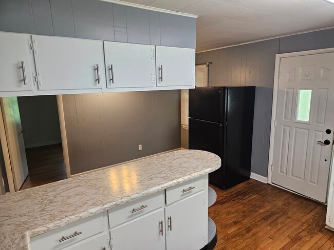 Photo - 1927 Lone Oak Rd