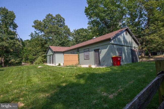 Building Photo - 115 Old Bridge Rd Unit 6 Rental