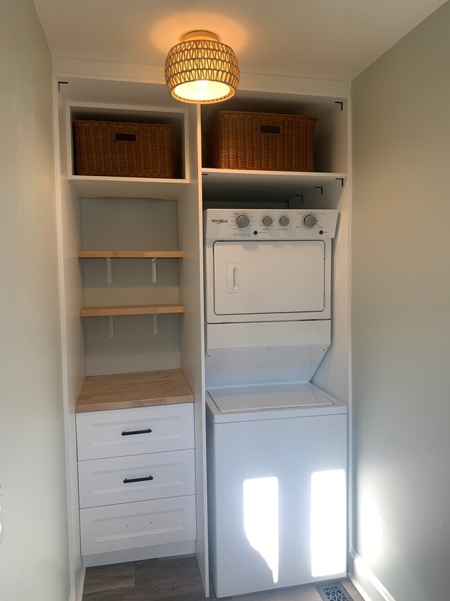 Área de lavandería - 1 Bunche St