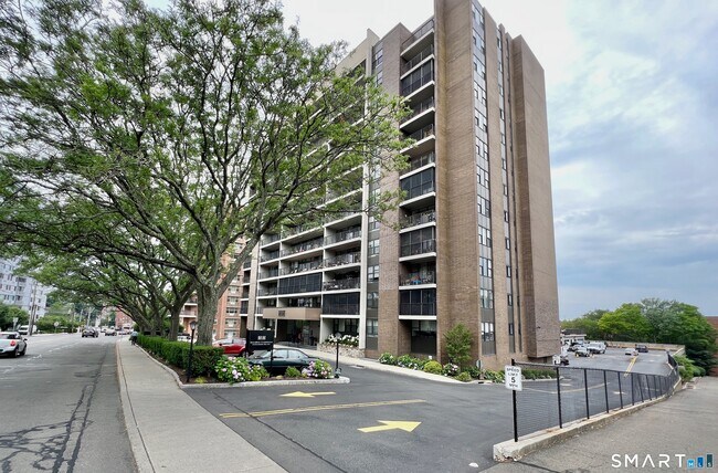 Building Photo - 44 Strawberry Hill Ave Unit 7B