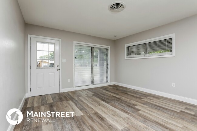 Photo - 2639 Northland Rd