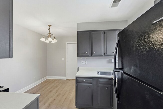 Photo - 645 W 10th Ave Unit Upper