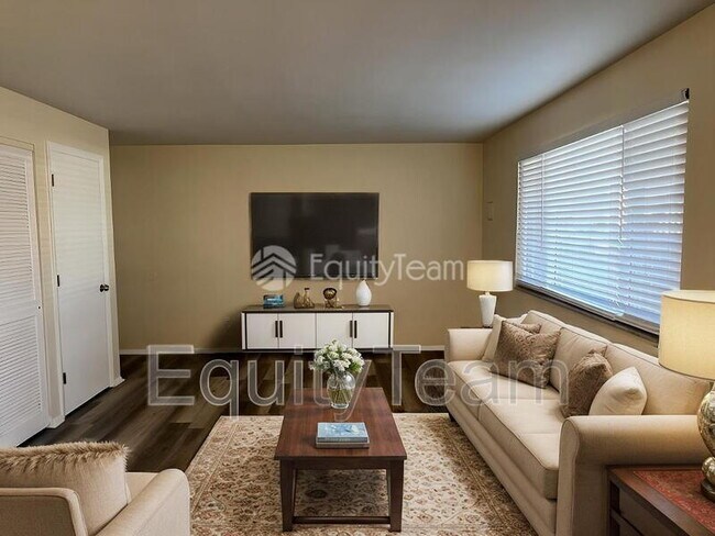 Photo - 1015 E Pearl St Unidad Apt B