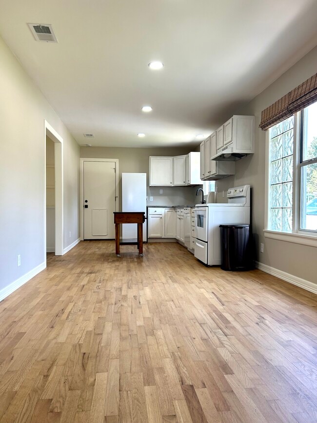 Photo - 1631 N Garland Ave