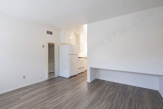 Photo - *OPEN HOUSE: 10/25 11AM-12PM* Cottage with... Unit 1528 1/2