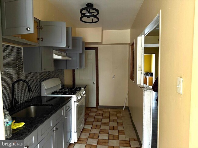 Photo - 2553 Carroll St