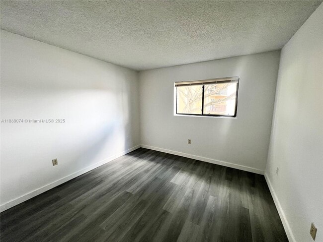 Photo - 350 Palm Cir W Unidad 207
