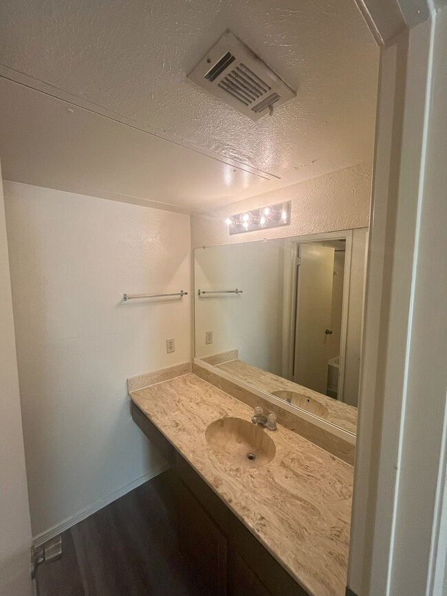 Vanity View - 2227 Madison Dr Unit 101