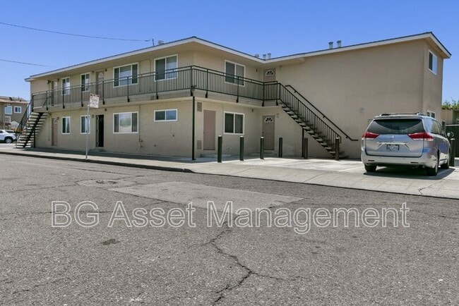 Building Photo - 1529 23rd St Unit B Rental