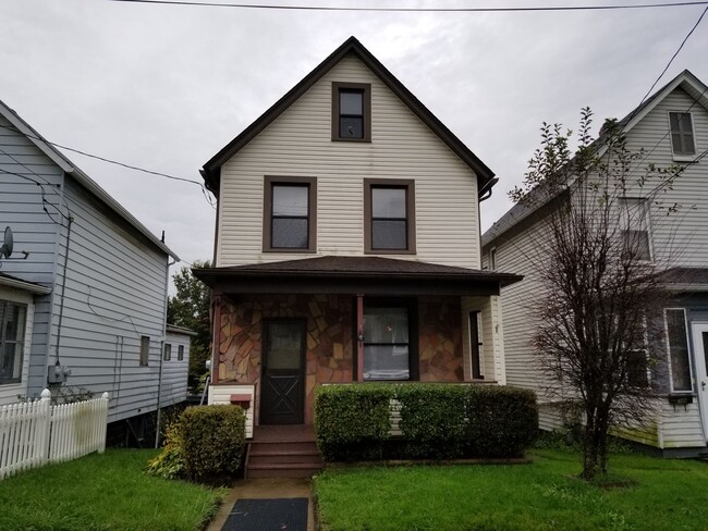 Single Family Home in Brackenridge - Single Family Home in Brackenridge