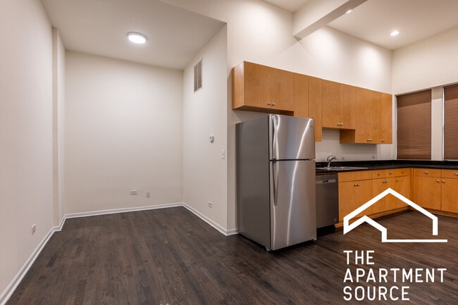 Photo - 1260 N Greenview Ave Unit 1R