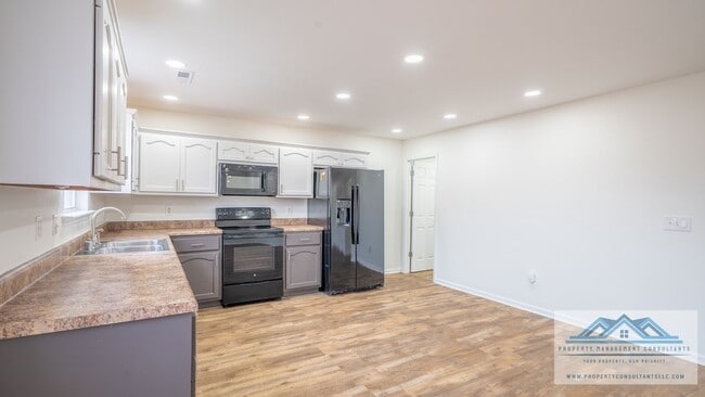 Photo - 102 Millbury Way