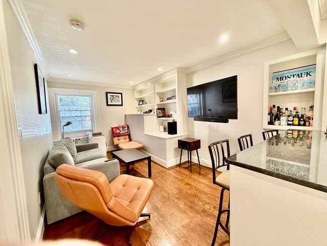 Building Photo - 20 Lime St Unit 3