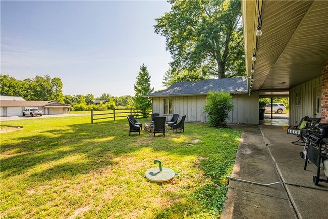 Building Photo - 107 NW Winfield Ln