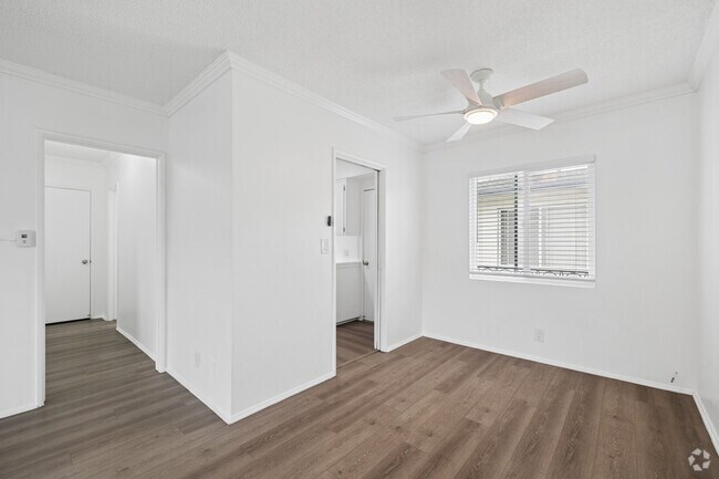 1BR, 1BA - 675SF - Dining Room