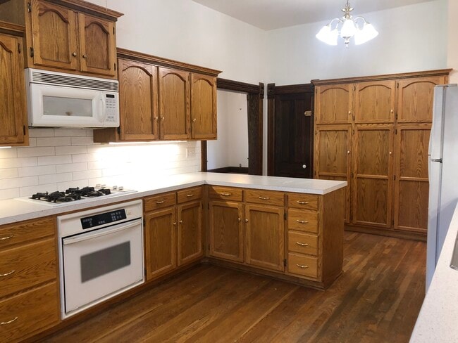 Photo - 806 S Lake St