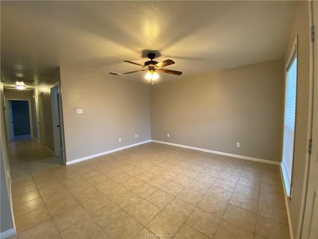 Photo - 1604 Rock Hollow Loop