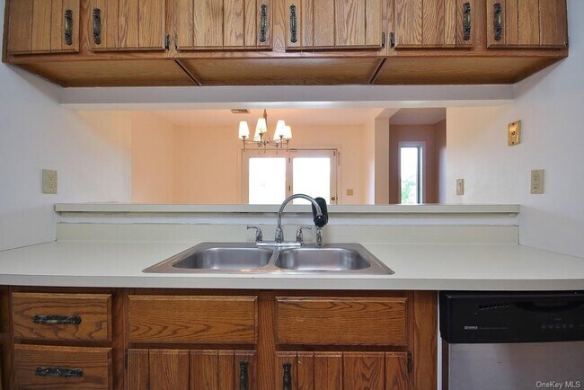 Photo - 18 Knoll View