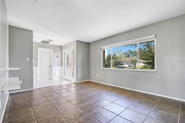 Photo - 111 Colyer Dr