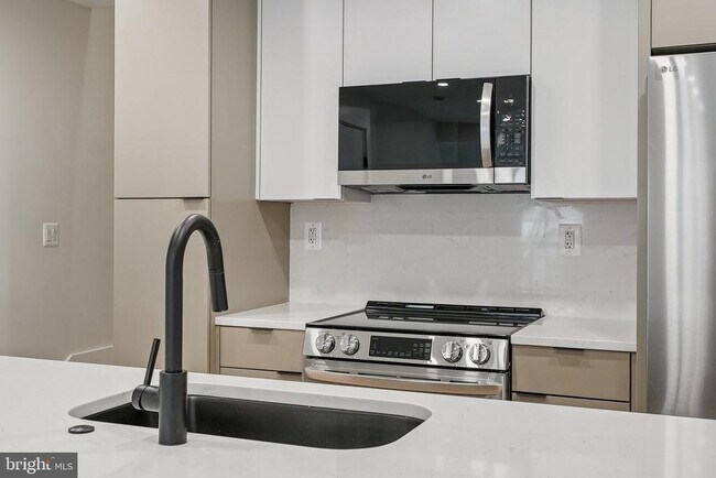 Photo - 2134 Wisconsin Ave NW Unit 4