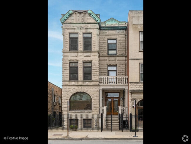Building Photo - 709 W Diversey Pkwy Unit 3 Rental