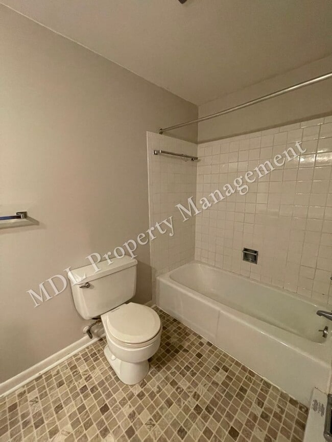 Photo - 121 N Woodbridge St Unit 2- 8