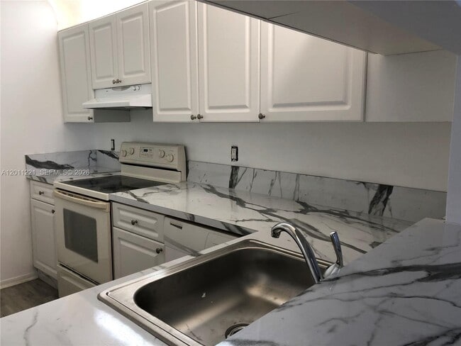 Photo - 1027 Twin Lakes Dr Unit 28-B