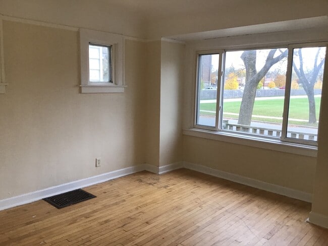 Photo - Roomy 3 Bedroom Single Family Home ( Franklin Heights )