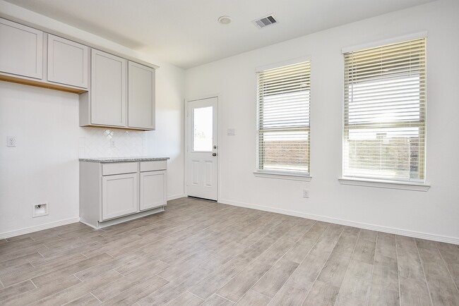 Building Photo - 5714 Tabula Rasa Dr