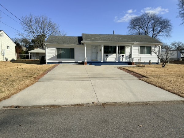 Building Photo - 2216 Dean Dr