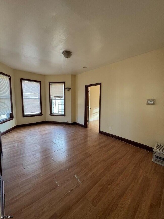 Photo - 1141 Louisa St