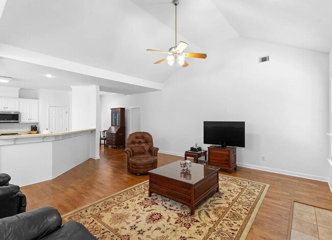 Photo - 3513 Seneca Ave