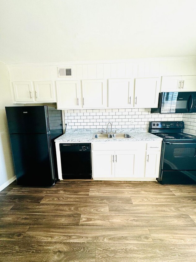 Move In Specials Renovated Beautiful 2 Bed... - Move In Specials Renovated Beautiful 2 Bed...