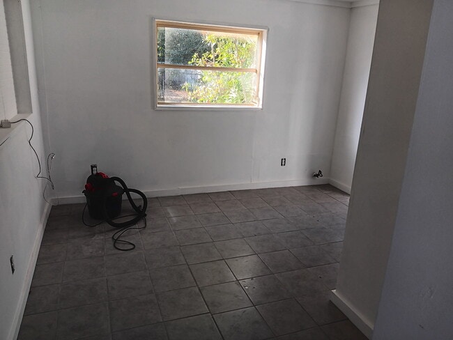 Photo - 803 Bowden St