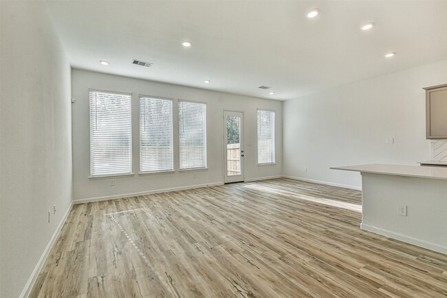 Photo - 678 Royal Arch Dr