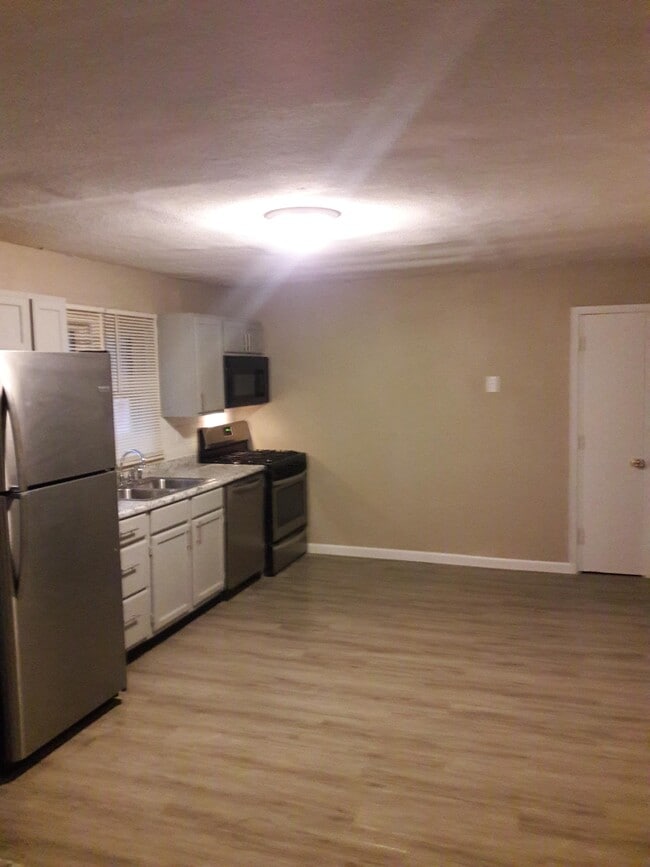 Photo - 220 Broadway Ave