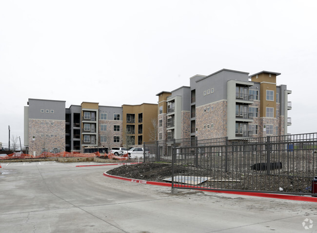 Parc East Apartment Homes - Parc East Apartment Homes