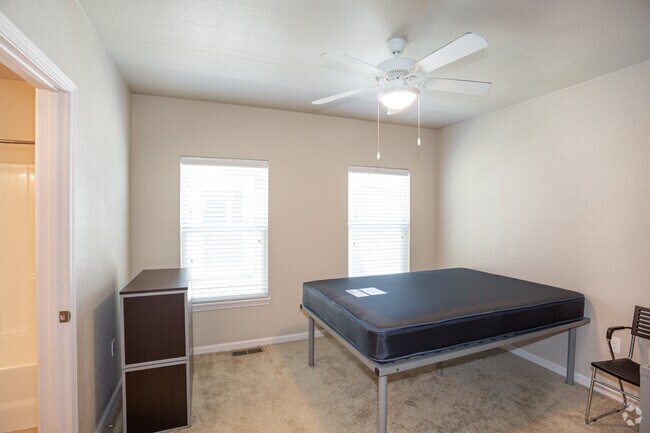 3BR, 3.5BA - 1329 SF