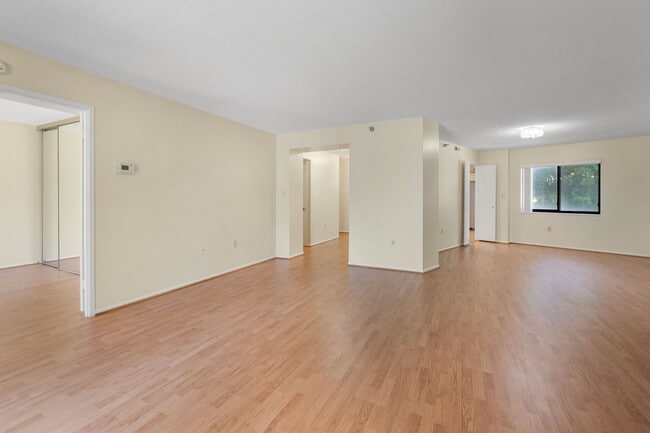 Generous & Inviting Footprint - 15115 Interlachen Dr Unit 112