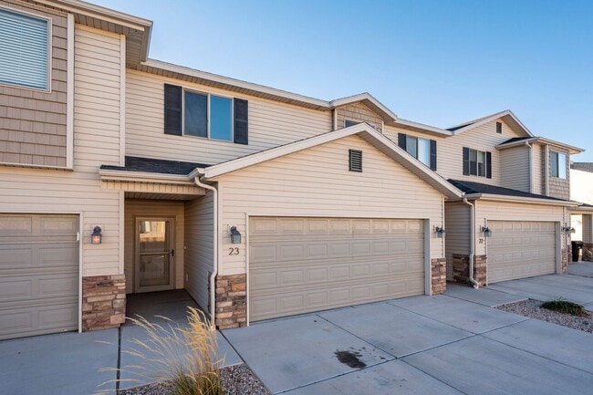 Photo - ** Move-In Bonus!** 3 Bed 2.5 Bath Townhom...