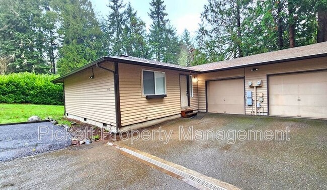 Building Photo - 6449 Lewis NE Dr