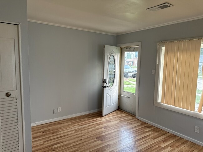 Photo - 4521 Victory Ave