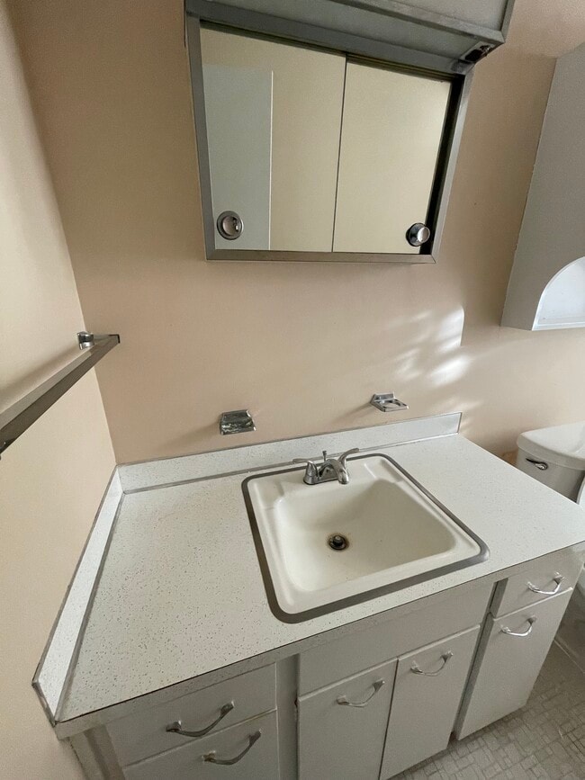Bathroom vanity