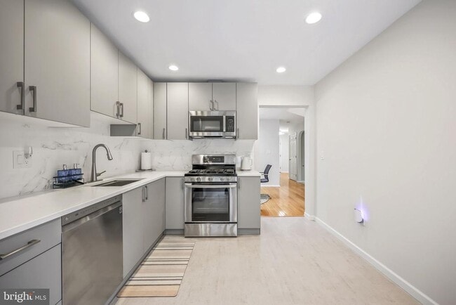 Photo - 204 Camelot Ct