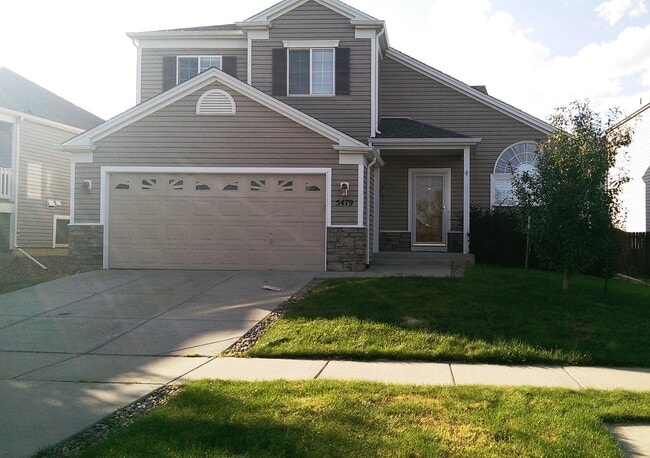 Building Photo - BRIGHT AND BEAUTIFUL 2 STORY HOME