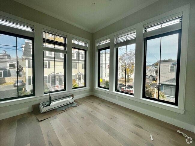 Building Photo - 155 Everett St Rental